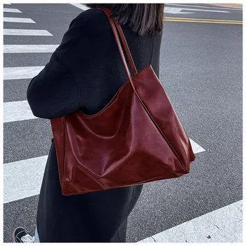 2023 Нова дамска чанта в стил ретро, по-голямата голям чанта през рамо от мека изкуствена кожа, универсална ежедневна чанта през рамо