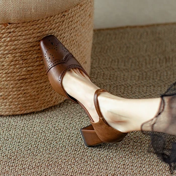 Дамски сандали от естествена кожа Летни дамски сандали със затворени пръсти На масивна токчета за жени Ретро-ръчно изработени Обувки на високи кухи токчета