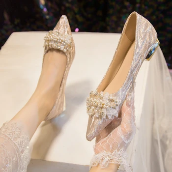 Нови елегантни дамски обувки на квадратен ток с остър пръсти, украсени с перли, Чубрица модерни дневни вечерни обувки на нисък ток Chaussure Femme